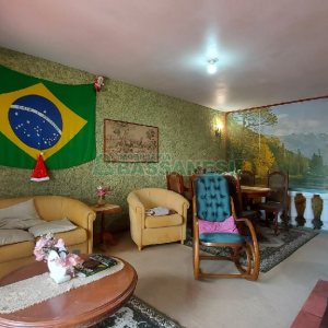 Casa com 200m², 3 dormitórios, 2 vagas, no bairro Panazzolo em Caxias do Sul para Comprar