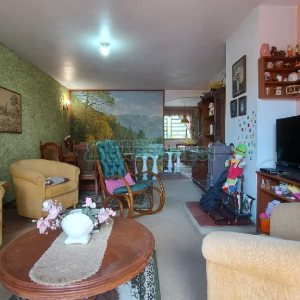 Casa com 200m², 3 dormitórios, 2 vagas, no bairro Panazzolo em Caxias do Sul para Comprar