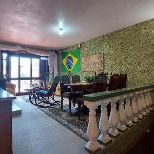 Casa com 200m², 3 dormitórios, 2 vagas, no bairro Panazzolo em Caxias do Sul para Comprar