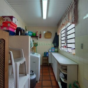 Casa com 200m², 3 dormitórios, 2 vagas, no bairro Panazzolo em Caxias do Sul para Comprar