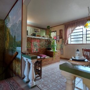 Casa com 200m², 3 dormitórios, 2 vagas, no bairro Panazzolo em Caxias do Sul para Comprar