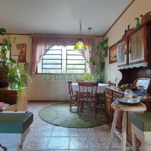 Casa com 200m², 3 dormitórios, 2 vagas, no bairro Panazzolo em Caxias do Sul para Comprar