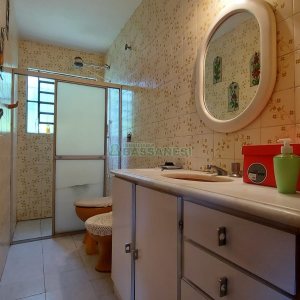 Casa com 200m², 3 dormitórios, 2 vagas, no bairro Panazzolo em Caxias do Sul para Comprar