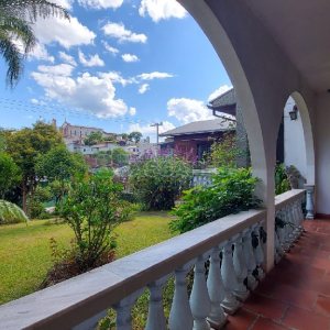 Casa com 200m², 3 dormitórios, 2 vagas, no bairro Panazzolo em Caxias do Sul para Comprar