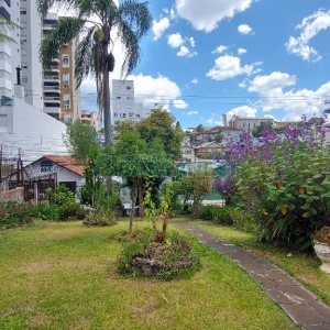 Casa com 200m², 3 dormitórios, 2 vagas, no bairro Panazzolo em Caxias do Sul para Comprar