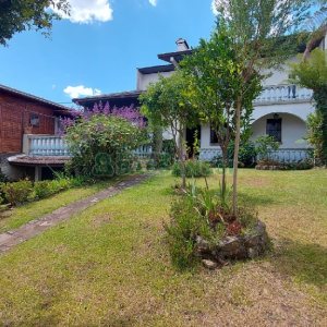 Casa com 200m², 3 dormitórios, 2 vagas, no bairro Panazzolo em Caxias do Sul para Comprar