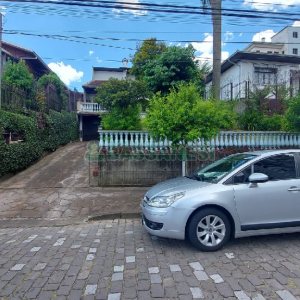 Casa com 200m², 3 dormitórios, 2 vagas, no bairro Panazzolo em Caxias do Sul para Comprar
