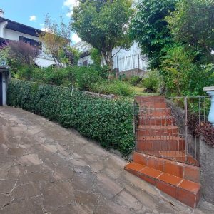 Casa com 200m², 3 dormitórios, 2 vagas, no bairro Panazzolo em Caxias do Sul para Comprar