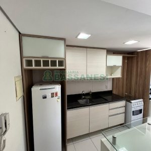 Apto Mobiliado com 62m², 2 dormitórios, 1 vaga, no bairro Marechal Floriano em Caxias do Sul para Alugar