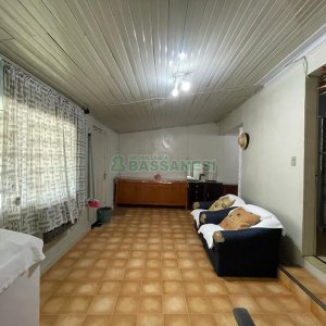 Casa com 95m², 2 dormitórios, 1 vaga, no bairro Rio Branco em Caxias do Sul para Comprar