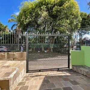 Casa com 95m², 2 dormitórios, 1 vaga, no bairro Rio Branco em Caxias do Sul para Comprar