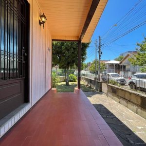 Casa com 130m², 3 dormitórios, 1 vaga, no bairro Rio Branco em Caxias do Sul para Comprar