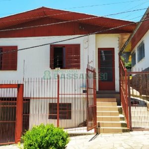 Casa com 141m², 3 dormitórios, 3 vagas, no bairro Sagrada Família em Caxias do Sul para Comprar