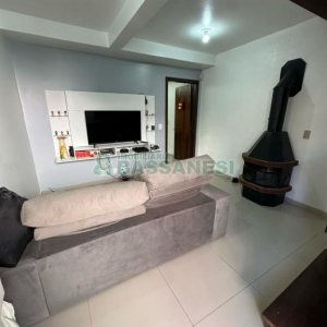 Casa com 105m², 3 dormitórios, 2 vagas, no bairro Interlagos em Caxias do Sul para Comprar