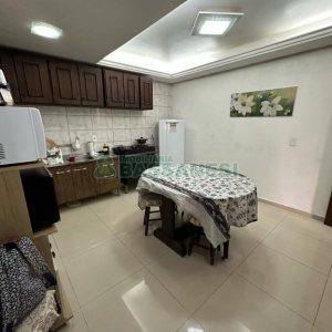 Casa com 105m², 3 dormitórios, 2 vagas, no bairro Interlagos em Caxias do Sul para Comprar
