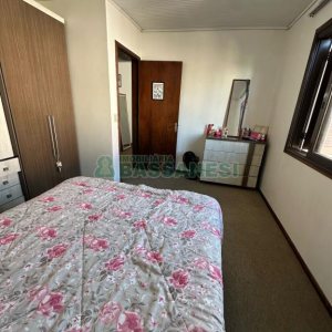 Casa com 105m², 3 dormitórios, 2 vagas, no bairro Interlagos em Caxias do Sul para Comprar