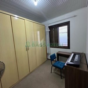 Casa com 105m², 3 dormitórios, 2 vagas, no bairro Interlagos em Caxias do Sul para Comprar