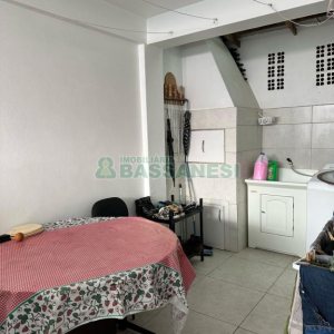 Casa com 105m², 3 dormitórios, 2 vagas, no bairro Interlagos em Caxias do Sul para Comprar