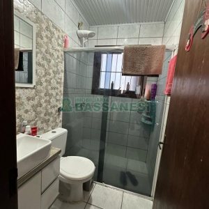 Casa com 105m², 3 dormitórios, 2 vagas, no bairro Interlagos em Caxias do Sul para Comprar