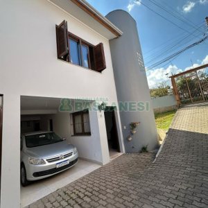 Casa com 105m², 3 dormitórios, 2 vagas, no bairro Interlagos em Caxias do Sul para Comprar