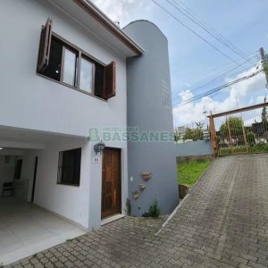 Casa com 105m², 3 dormitórios, 2 vagas, no bairro Interlagos em Caxias do Sul para Comprar