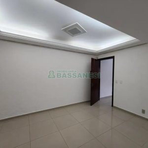 Casa com 105m², 3 dormitórios, 2 vagas, no bairro Interlagos em Caxias do Sul para Comprar