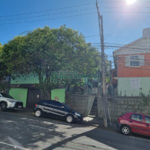 Casa com 100m², 3 dormitórios, 2 vagas, no bairro Centro em Caxias do Sul para Comprar