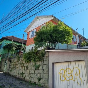 Casa com 100m², 3 dormitórios, 2 vagas, no bairro Centro em Caxias do Sul para Comprar