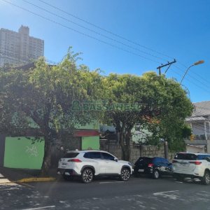 Casa com 100m², 3 dormitórios, 2 vagas, no bairro Centro em Caxias do Sul para Comprar