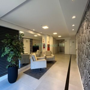 Apartamento com 80m², 2 dormitórios, 2 vagas, no bairro Vila Horn em Caxias do Sul para Comprar