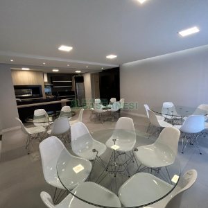 Apartamento com 80m², 2 dormitórios, 2 vagas, no bairro Vila Horn em Caxias do Sul para Comprar