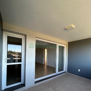 Apartamento com 80m², 2 dormitórios, 2 vagas, no bairro Vila Horn em Caxias do Sul para Comprar