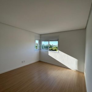 Apartamento com 80m², 2 dormitórios, 2 vagas, no bairro Vila Horn em Caxias do Sul para Comprar