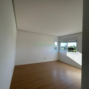 Apartamento com 80m², 2 dormitórios, 2 vagas, no bairro Vila Horn em Caxias do Sul para Comprar