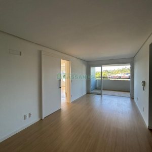 Apartamento com 80m², 2 dormitórios, 2 vagas, no bairro Vila Horn em Caxias do Sul para Comprar