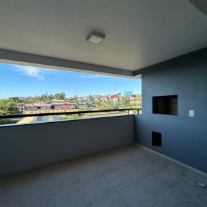 Apartamento com 80m², 2 dormitórios, 2 vagas, no bairro Vila Horn em Caxias do Sul para Comprar