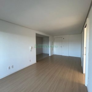 Apartamento com 80m², 2 dormitórios, 2 vagas, no bairro Vila Horn em Caxias do Sul para Comprar