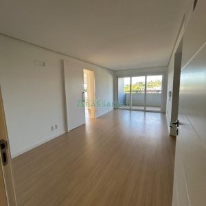 Apartamento com 80m², 2 dormitórios, 2 vagas, no bairro Vila Horn em Caxias do Sul para Comprar
