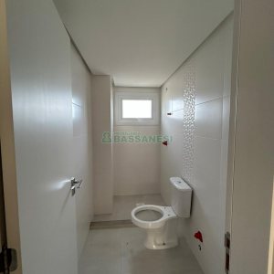 Apartamento com 80m², 2 dormitórios, 2 vagas, no bairro Vila Horn em Caxias do Sul para Comprar
