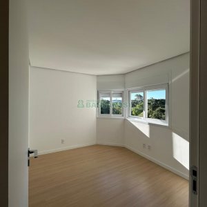 Apartamento com 80m², 2 dormitórios, 2 vagas, no bairro Vila Horn em Caxias do Sul para Comprar