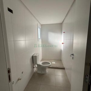 Apartamento com 80m², 2 dormitórios, 2 vagas, no bairro Vila Horn em Caxias do Sul para Comprar