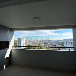 Apartamento com 80m², 2 dormitórios, 2 vagas, no bairro Vila Horn em Caxias do Sul para Comprar