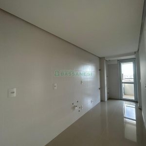 Apartamento com 80m², 2 dormitórios, 2 vagas, no bairro Vila Horn em Caxias do Sul para Comprar