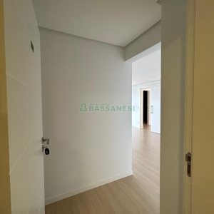 Apartamento com 80m², 2 dormitórios, 2 vagas, no bairro Vila Horn em Caxias do Sul para Comprar