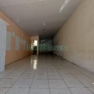 Loja com 700m², 4 vagas, no bairro Nossa Senhora de Fátima em Caxias do Sul para Alugar ou Comprar