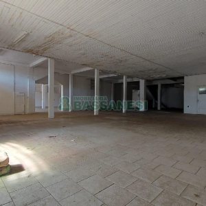 Loja com 700m², 4 vagas, no bairro Nossa Senhora de Fátima em Caxias do Sul para Alugar ou Comprar
