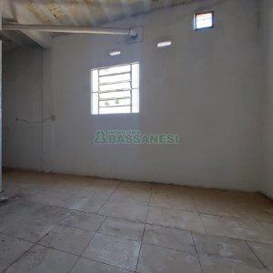 Loja com 700m², 4 vagas, no bairro Nossa Senhora de Fátima em Caxias do Sul para Alugar ou Comprar