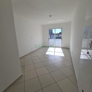 Kitinete com 30m², 1 dormitório, no bairro Centro em Caxias do Sul para Alugar