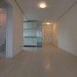 Apartamento com 58m², 2 dormitórios, 1 vaga, no bairro Madureira em Caxias do Sul para Alugar