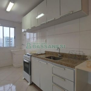 Apartamento com 58m², 2 dormitórios, 1 vaga, no bairro Madureira em Caxias do Sul para Alugar